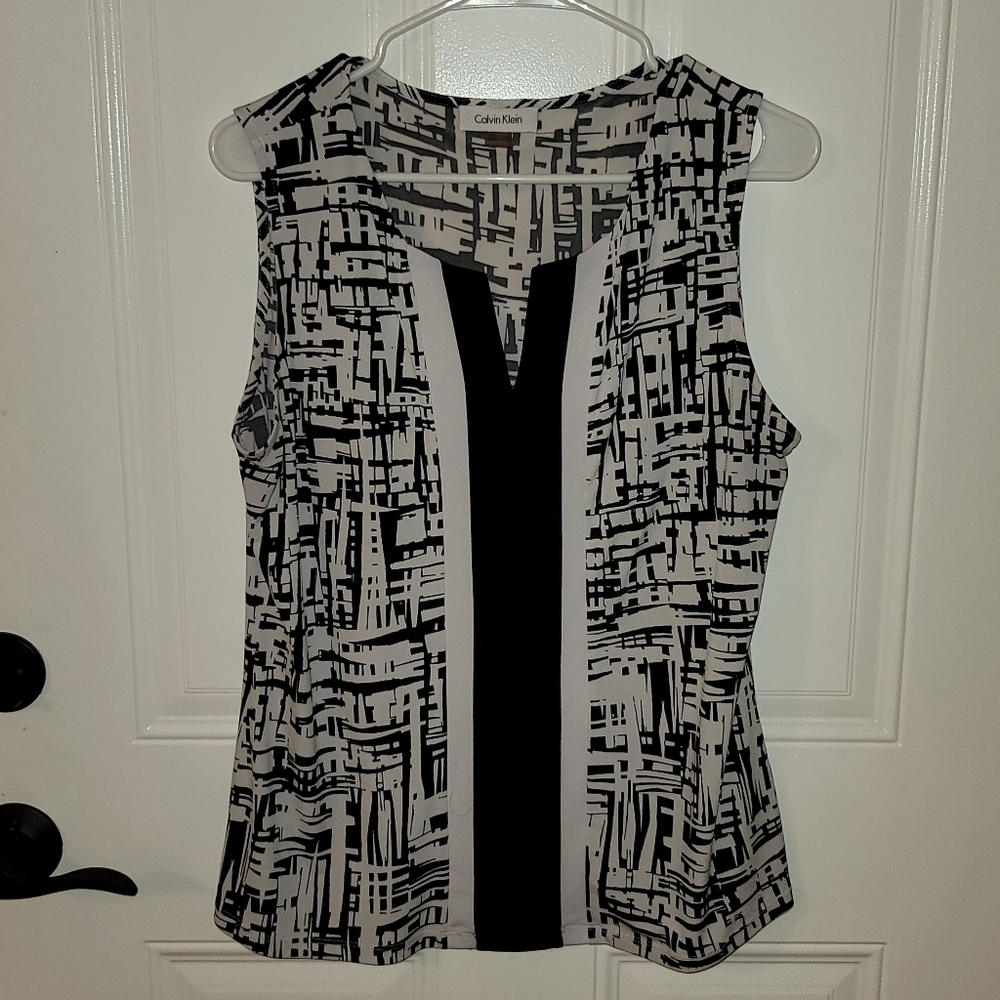 Black and Off-White Sleeveless Blouse